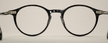 PLASTIC VINTAGE EYEGLASSES SIDE photo, under 350 kb