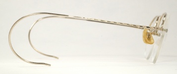WIRE VINTAGE EYEGLASSES SIDE photo, under 350 kb