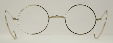 WIRE VINTAGE EYEGLASSES BACK photo, under 350 kb