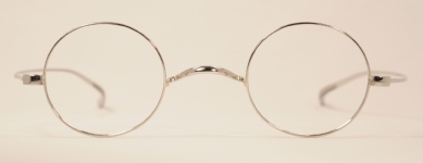 WIRE VINTAGE EYEGLASSES FRONT photo, under 350 kb