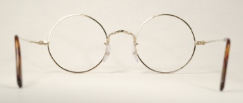 WIRE VINTAGE EYEGLASSES BACK photo, under 350 kb