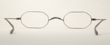 WIRE VINTAGE EYEGLASSES BACK photo, under 350 kb