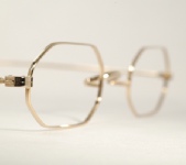WIRE VINTAGE EYEGLASSES ANGLE photo, under 350 kb