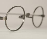 WIRE VINTAGE EYEGLASSES ANGLE photo, under 350 kb