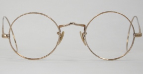 WIRE VINTAGE EYEGLASSES FRONT photo, under 350 kb