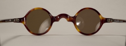 PLASTIC VINTAGE EYEGLASSES SIDE photo, under 350 kb