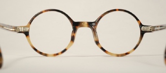 PLASTIC VINTAGE EYEGLASSES SIDE photo, under 350 kb