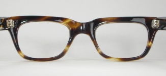 PLASTIC VINTAGE EYEGLASSES SIDE photo, under 350 kb
