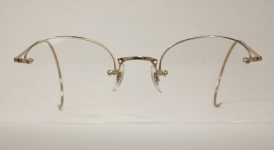 WIRE VINTAGE EYEGLASSES FRONT photo, under 350 kb