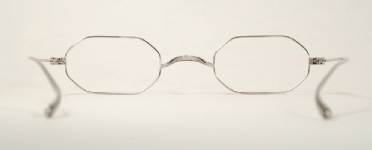 WIRE VINTAGE EYEGLASSES BACK photo, under 350 kb