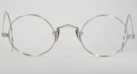 WIRE VINTAGE EYEGLASSES FRONT photo, under 350 kb