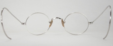 WIRE VINTAGE EYEGLASSES BACK photo, under 350 kb