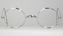 WIRE VINTAGE EYEGLASSES FRONT photo, under 350 kb
